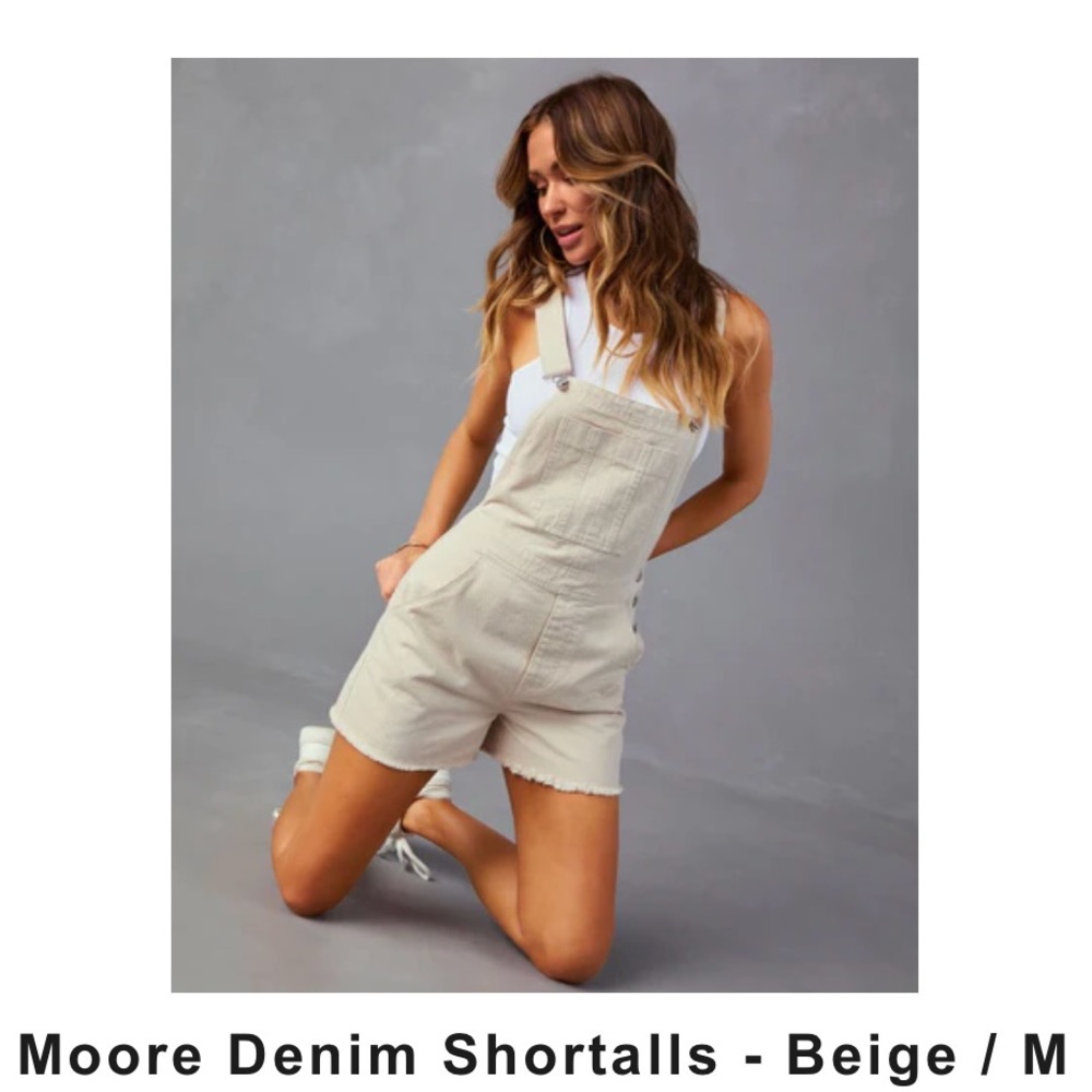 VICI woman’s overall shorts BRAND NEW. Never worn
